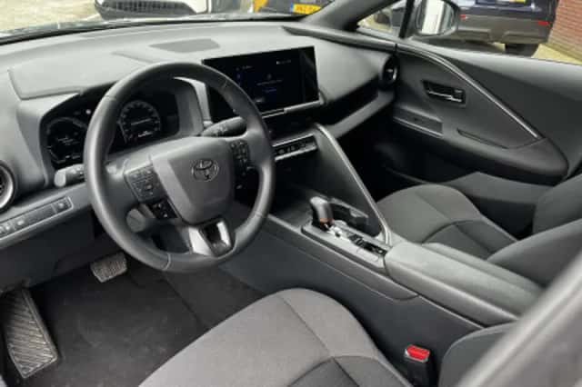 Toyota C hr (2025) thumbnail 2