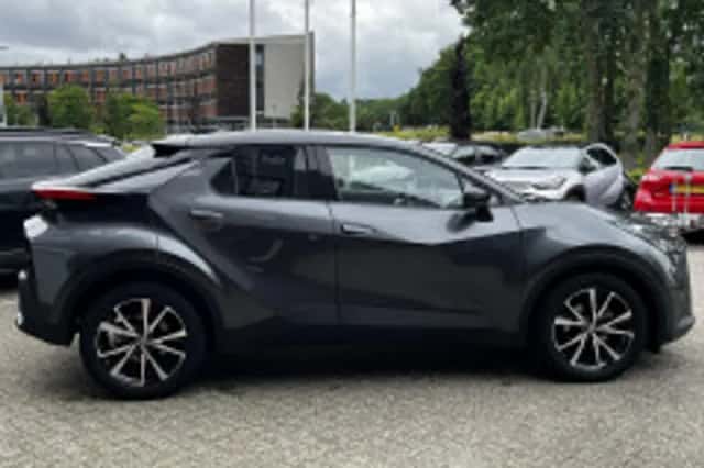 Toyota C hr (2025) thumbnail 5