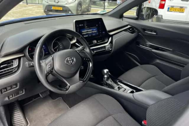Toyota C hr (2019) thumbnail 2