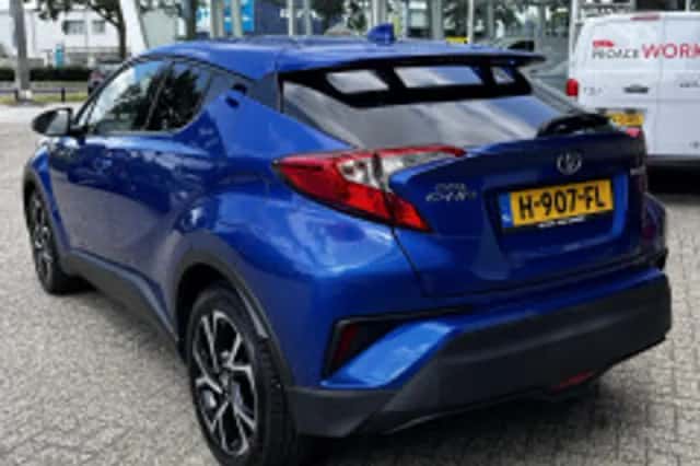 Toyota C hr (2019) thumbnail 3