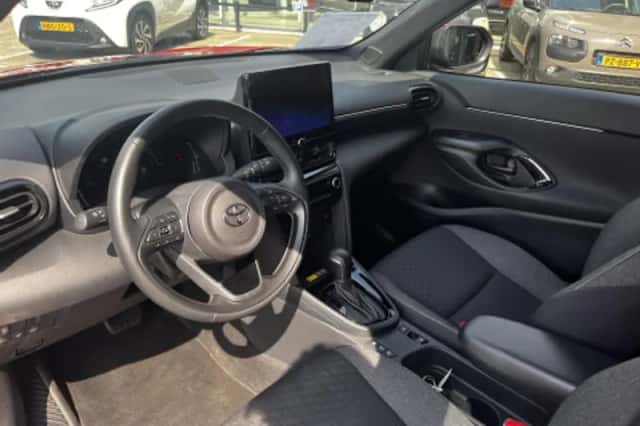 Toyota Yaris Cross (2025) thumbnail 2