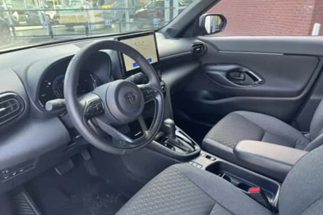 Toyota Yaris Cross (2025) thumbnail 2