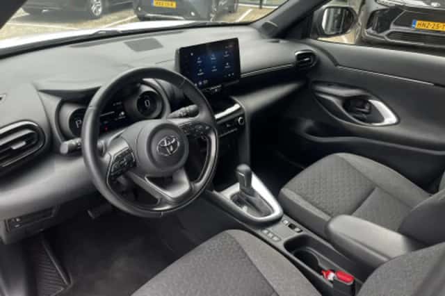 Toyota Yaris Cross (2022) thumbnail 2