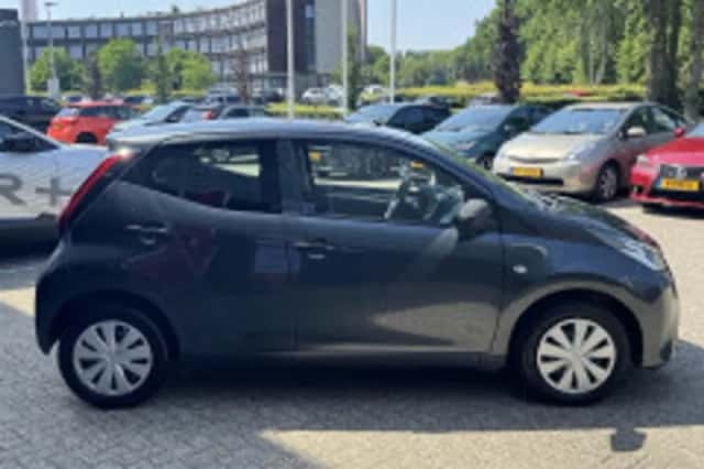 Toyota Aygo (2019) thumbnail 3