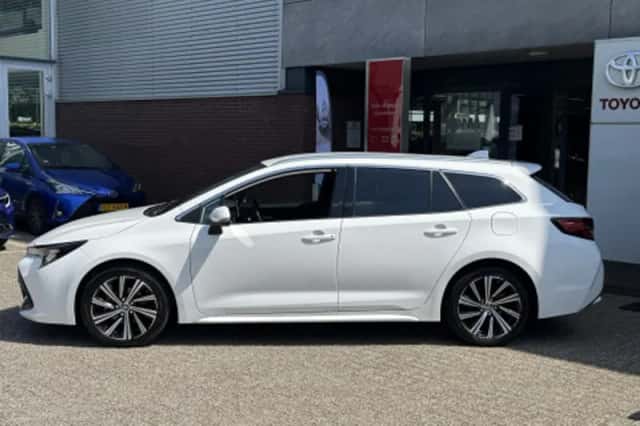 Toyota Corolla (2022) thumbnail 2