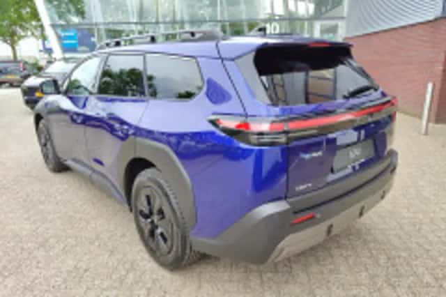 Toyota bZ4X (2026) thumbnail 3