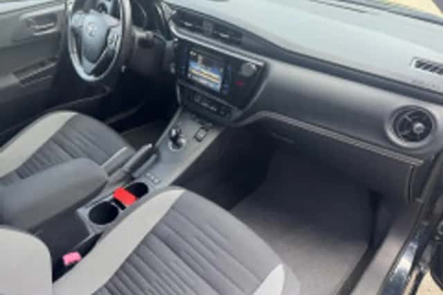 Toyota Auris (2015) thumbnail 4