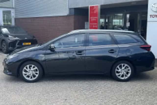 Toyota Auris (2015) thumbnail 5