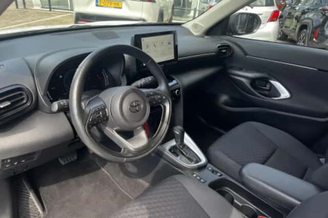 Toyota Yaris Cross (2025) thumbnail 2