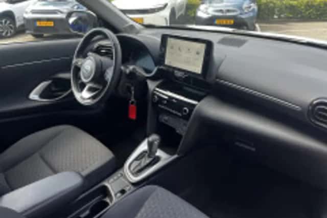 Toyota Yaris Cross (2025) thumbnail 4