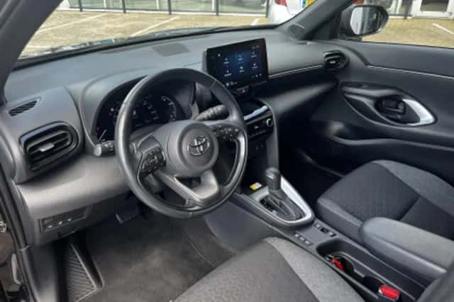 Toyota Yaris Cross (2022) thumbnail 2