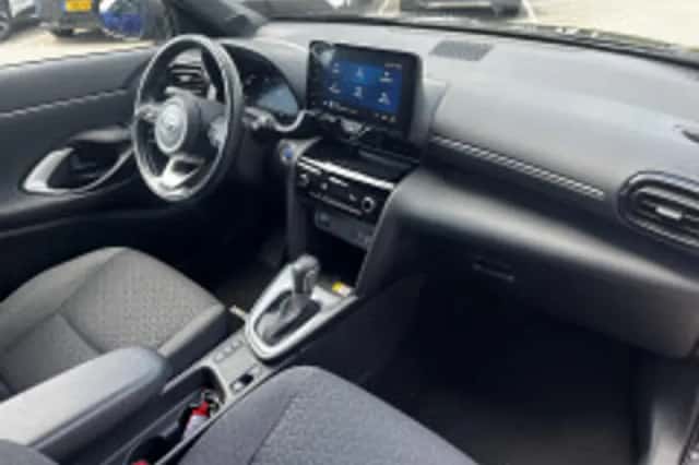 Toyota Yaris Cross (2022) thumbnail 4
