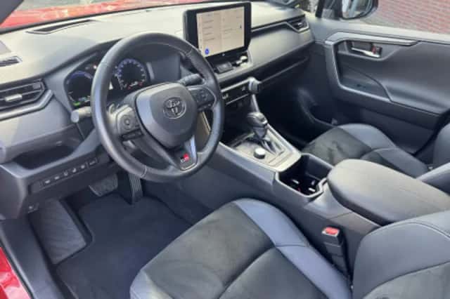 Toyota RAV4 (2024) thumbnail 2