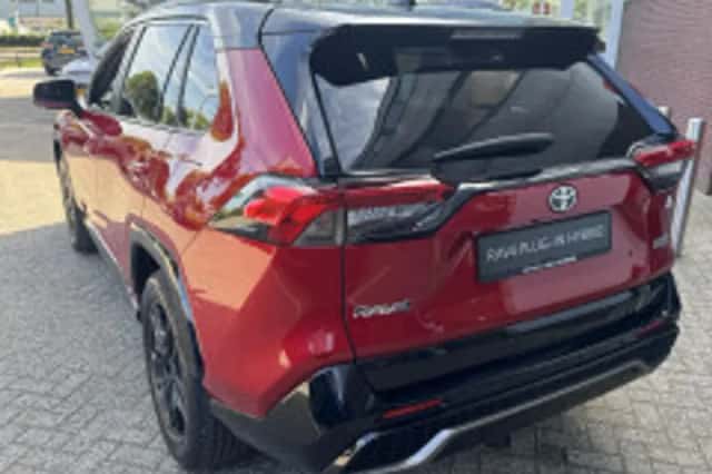 Toyota RAV4 (2024) thumbnail 3