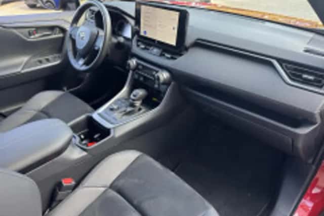 Toyota RAV4 (2024) thumbnail 4