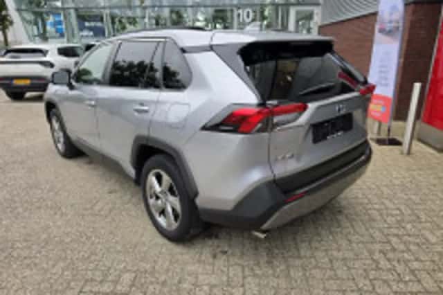 Toyota RAV4 (2021) thumbnail 3