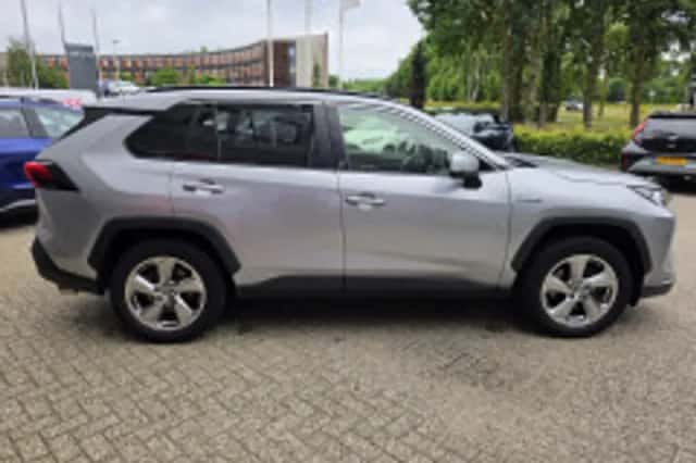 Toyota RAV4 (2021) thumbnail 6
