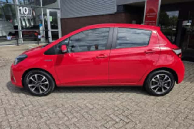 Toyota Yaris (2017) thumbnail 5
