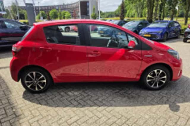 Toyota Yaris (2017) thumbnail 6