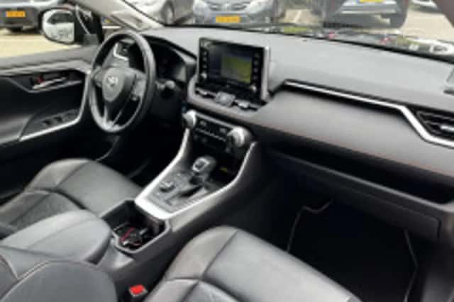 Toyota RAV4 (2022) thumbnail 4