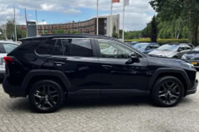 Toyota RAV4 (2022) thumbnail 6
