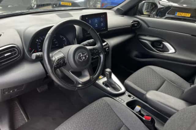 Toyota Yaris Cross (2022) thumbnail 2