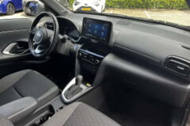 Toyota Yaris Cross (2022) thumbnail 4