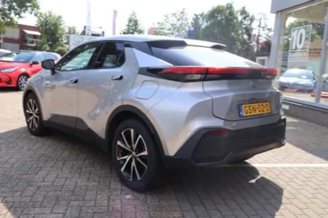 Toyota C hr (2024) thumbnail 2