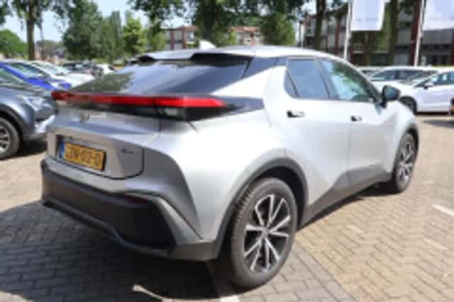 Toyota C hr (2024) thumbnail 3