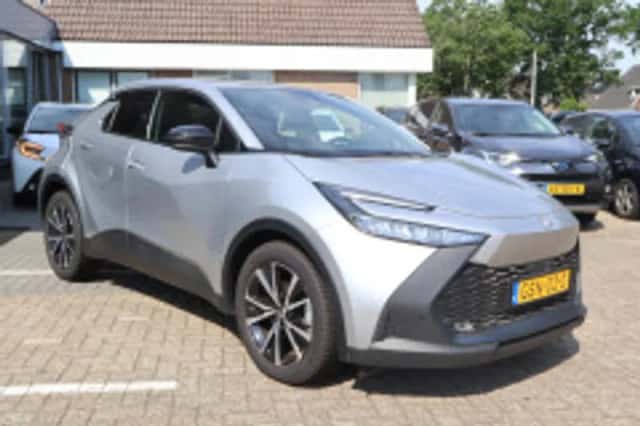 Toyota C hr (2024) thumbnail 4