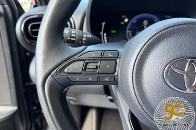 Toyota Yaris Cross (2025) thumbnail 1