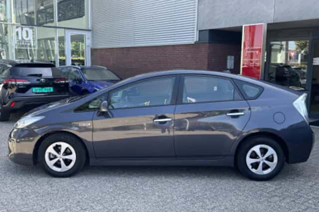 Toyota Prius (2013) thumbnail 2