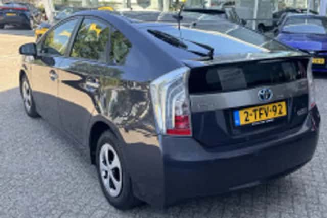 Toyota Prius (2013) thumbnail 5