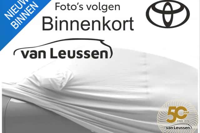 Toyota Auris (2010) thumbnail 3