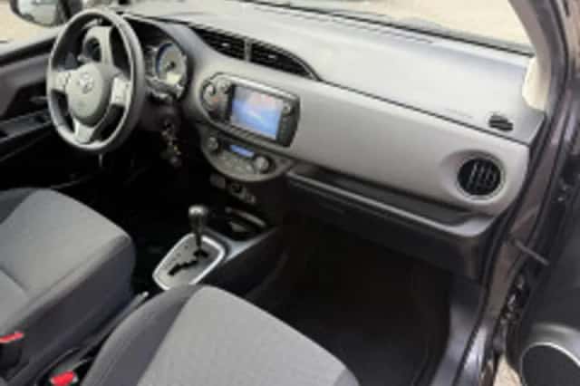 Toyota Yaris (2016) thumbnail 4