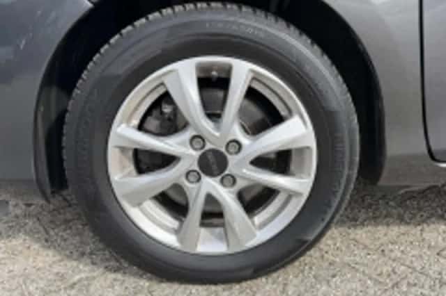 Toyota Yaris (2016) thumbnail 6