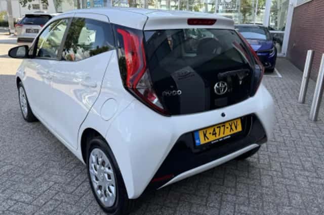 Toyota Aygo (2021) thumbnail 2