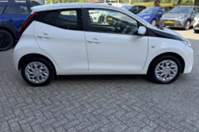 Toyota Aygo (2021) thumbnail 4
