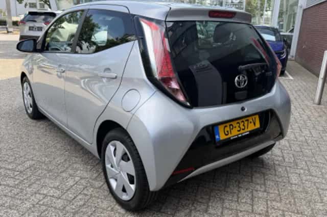 Toyota Aygo (2015) thumbnail 2
