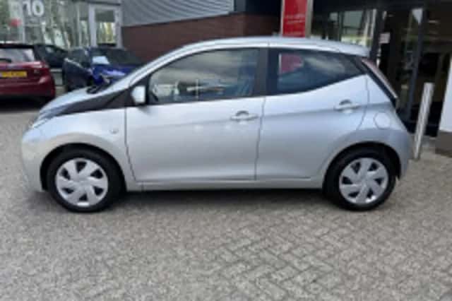 Toyota Aygo (2015) thumbnail 3