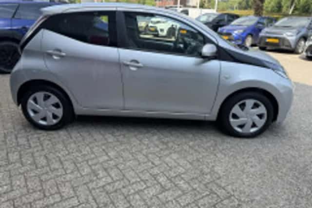 Toyota Aygo (2015) thumbnail 4