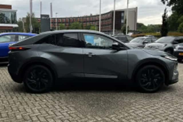 Toyota C-HR (2026) thumbnail 6