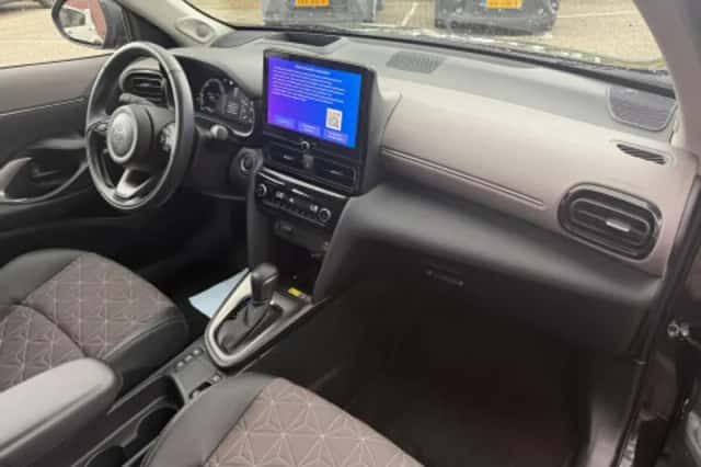 Toyota Yaris Cross (2024) thumbnail 2