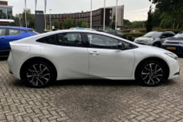 Toyota Prius (2025) thumbnail 6