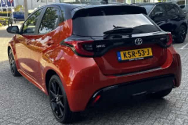 Toyota Yaris (2023) thumbnail 3