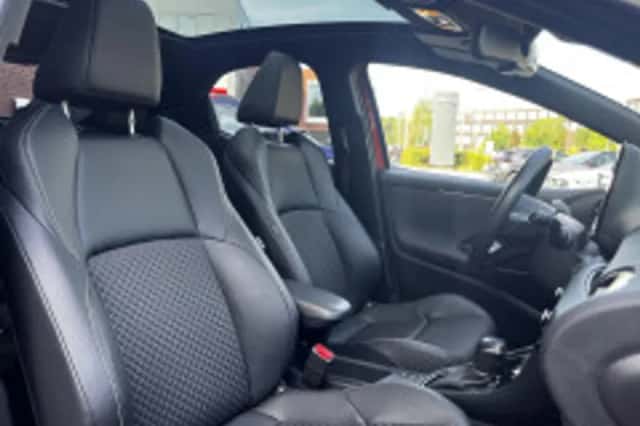 Toyota Yaris (2023) thumbnail 4