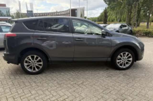 Toyota RAV4 (2017) thumbnail 5