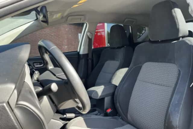 Toyota Auris (2017) thumbnail 2