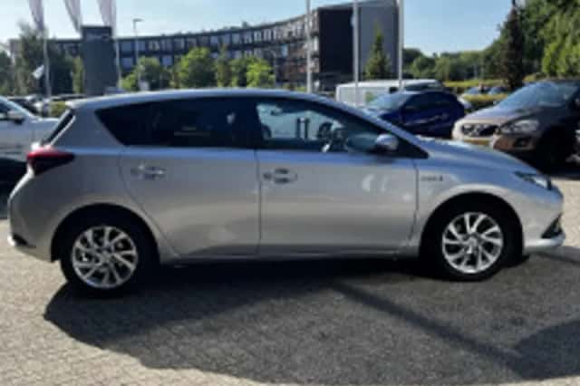 Toyota Auris (2017) thumbnail 6