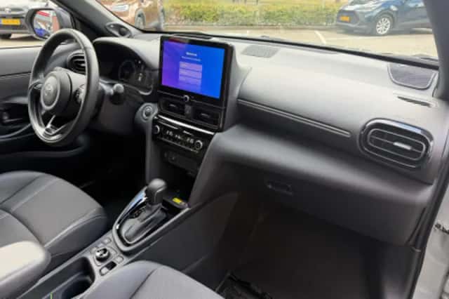 Toyota Yaris Cross (2024) thumbnail 2